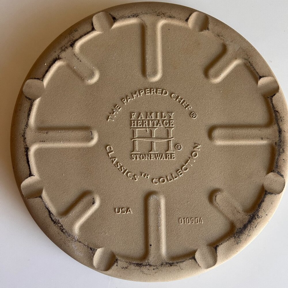 Pampered Chef Family Heritage Collection Stoneware 10 Inch pie pan - Picture 2 of 4